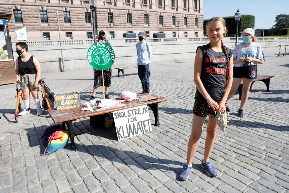 Greta Thunberg před švédským parlamentem (2021)