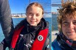 Britská profesionální jachtařka Nikki Hendersonová (26) převezla aktivistku Gretu přes oceán.