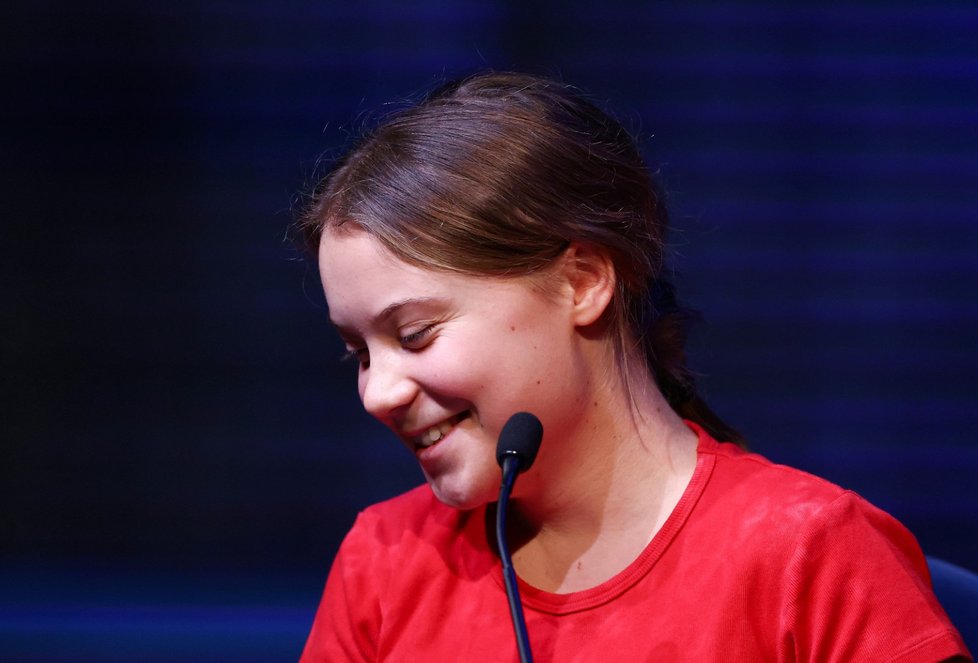 Greta Thunberg vydala sborník o klimatu (30. 10. 2022).