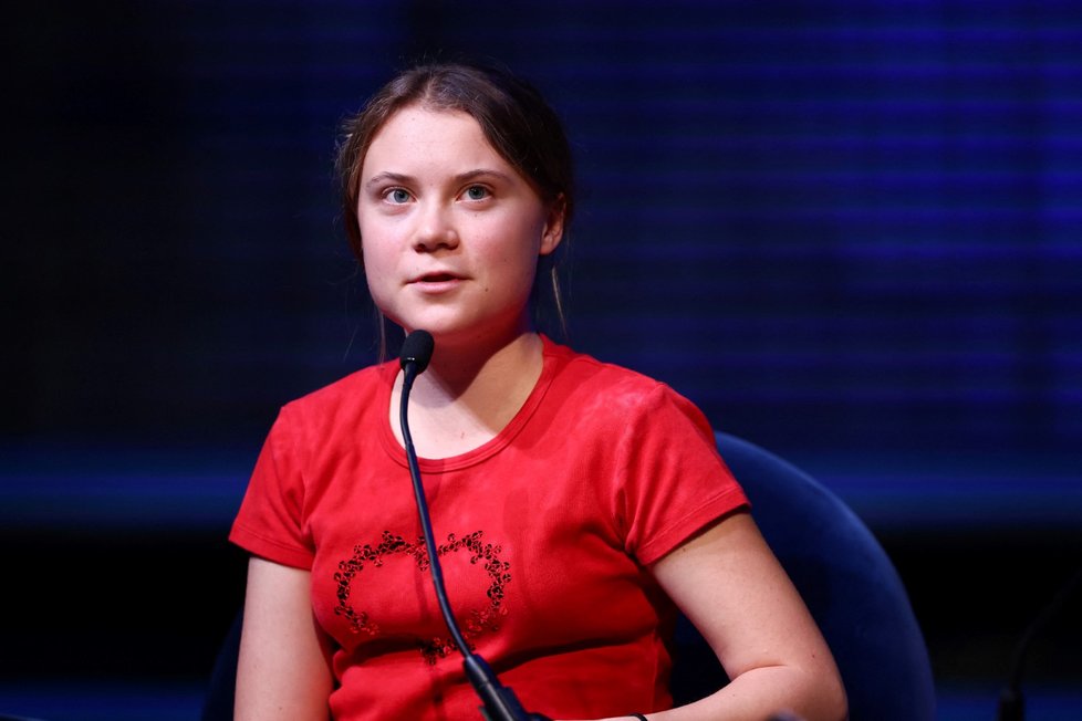 Greta Thunberg vydala sborník o klimatu (30. 10. 2022).