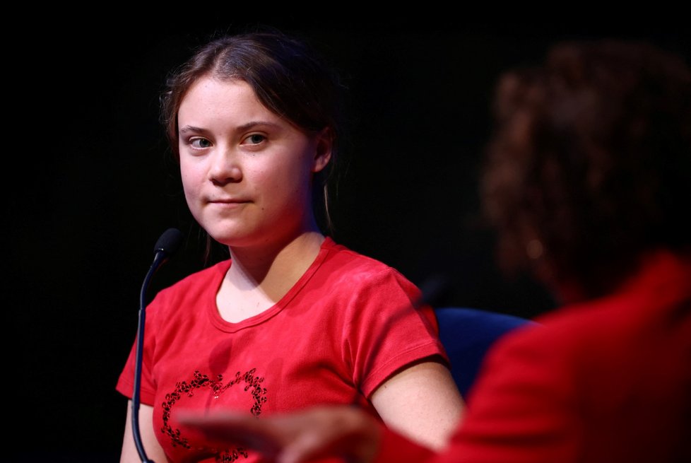 Greta Thunberg vydala sborník o klimatu (30. 10. 2022).