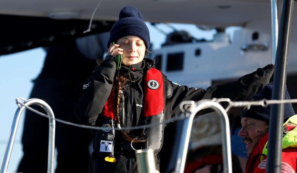 Švédská aktivistka Greta Thungergová dorazila po 3 týdnech na moři do Evropy (3. 12. 2019).