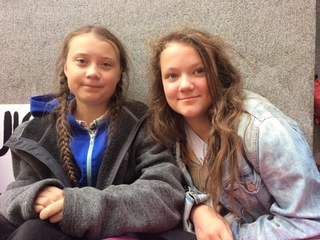 Greta Thunbergová se svou mladší sestrou Beatou