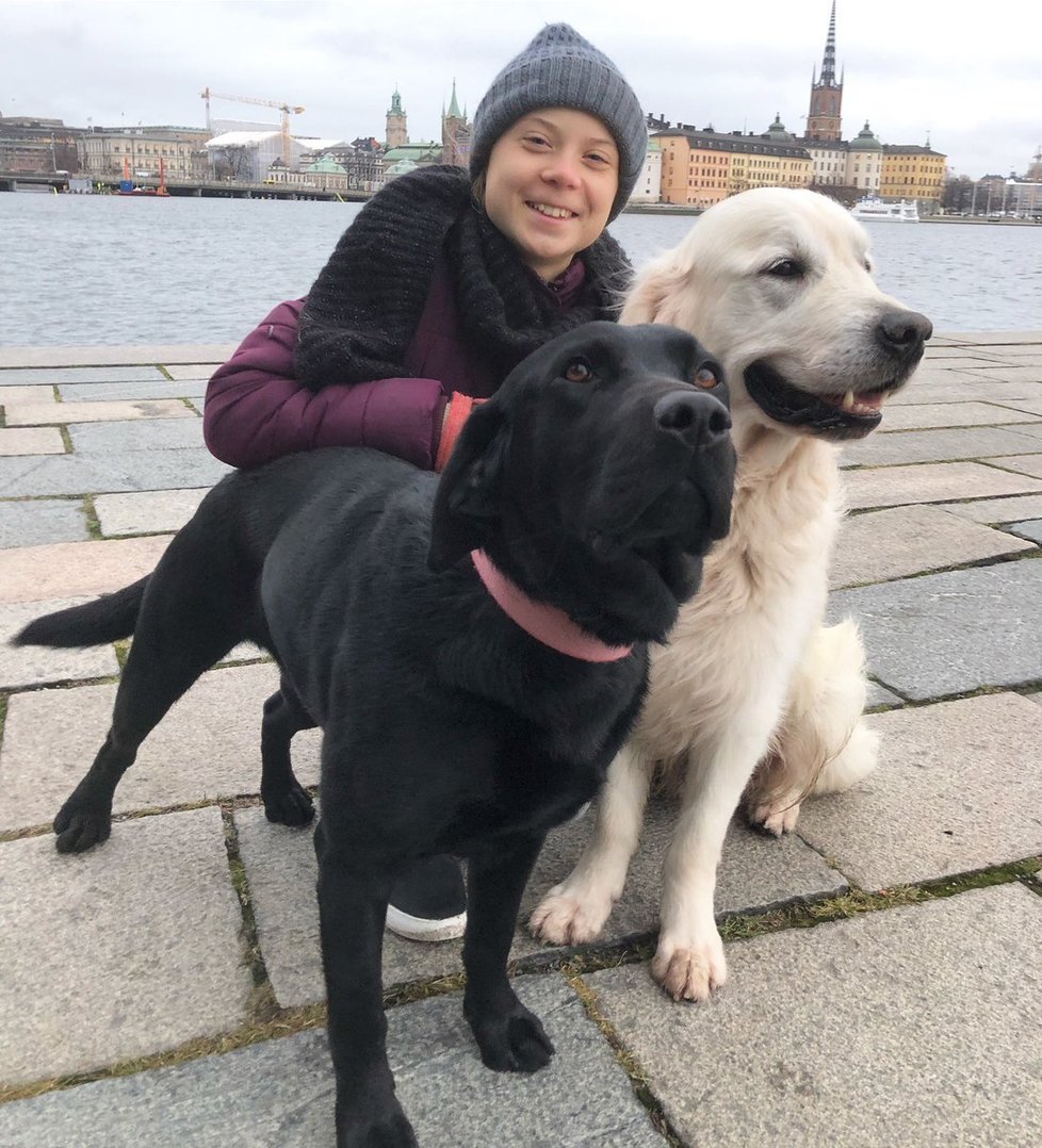 Švédská klimatická aktivistka Greta Thunbergová dorazila po několika měsících na cestách domů do Stockholmu.