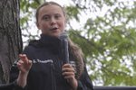 Mladá švédská aktivistka Greta Thunbergová (16) po čtrnáctidenní plavbě připlula do USA