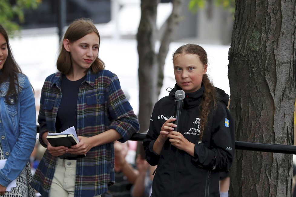 Mladá švédská aktivistka Greta Thunbergová po 14 dnech na moři dosáhla se svou posádkou newyorského Manhattanu (28. 8. 2019)