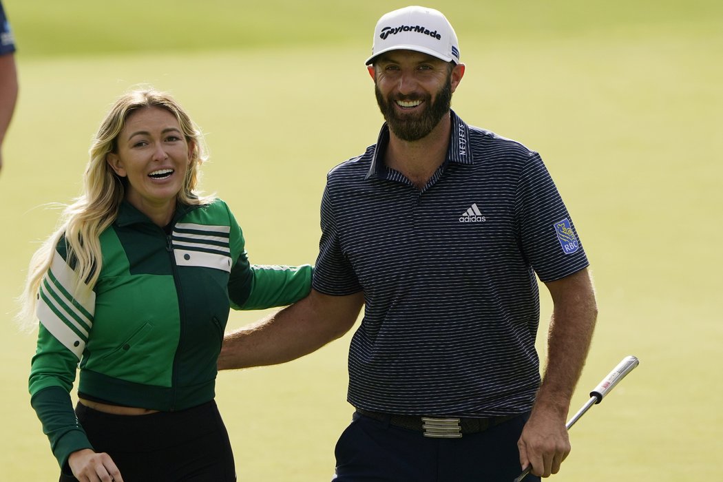 Dlouholetí partneři a dvojnásobní rodiče Dustin Johnson s partnerkou Paulinou