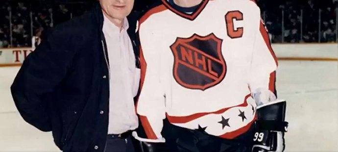 Legendární Wayne Gretzky se svým otcem Walterem.