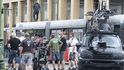 Natáčení filmu Grey Man v centru Prahy na Náměstí republiky. Snímek je dosud nejdražším projektem Netflixu.