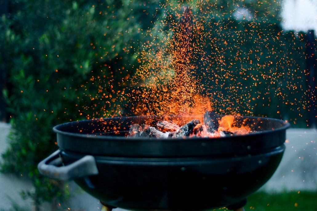 Těšíte se na rozpálení grilu a posezení u dobrého jídla a pití?