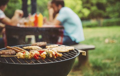 Řešení na piknik i na dovolenou: přenosné grily a ohniště