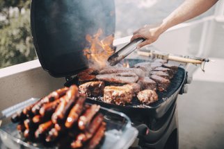 Jak grilovat maso: Záleží na teplotě grilu i marinádě. Co všechno si ještě pohlídat?