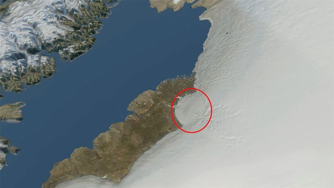 NASA oznámila objev velkého impaktního kráteru, ukrytého hluboko pod grónským ledovcem. Jeho rozměry – průměr 30 kilometrů a hloubka přes 300 metrů – ho řadí mezi 25 největších známých kráterů.