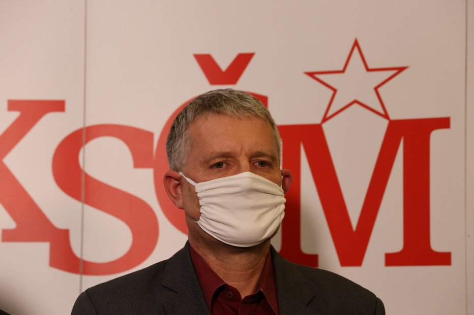 Místopředseda KSČM Stanislav Grospič na tiskové konferenci komunistů po krajských a 1. kole senátních voleb (3. 10. 2020)