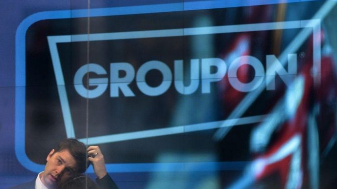 Americká firma Groupon, která má české akcionáře, prožívá těžké období. Prodělává a cena akcií prudce padá.