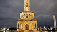 Nějakou dobu prý tekla z hodinové věže v Batumi jednou týdně na 15 až 20 minut místo vody gruzínská pálenka čača (zdarma)