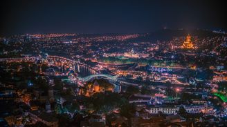 Dva světy. Gruzie bojuje s náporem turistů, její kouzlo ale leží mimo hlavní městské třídy