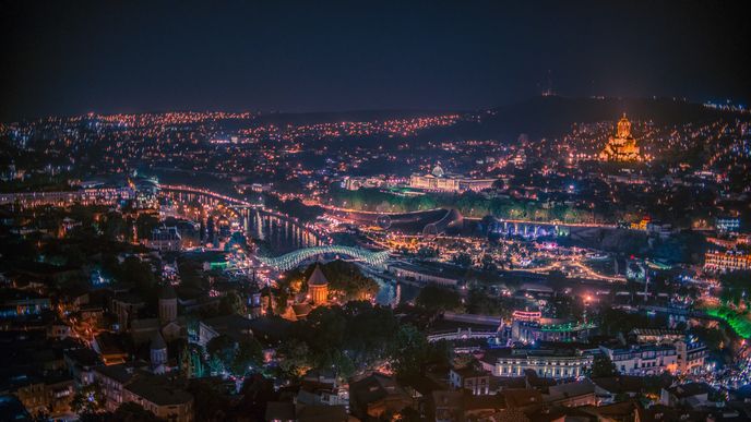 CHLOUBA GRUZIE. Špičkoví evropští architekti měli v Tbilisi za úkol realizovat moderní stavby v západním stylu, kterými chtěla tamější vláda podtrhnout své proevropské směřování.