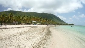 Další tropický ráj zavádí přísný lockdown. Guadeloupe následuje Martinik a Réunion