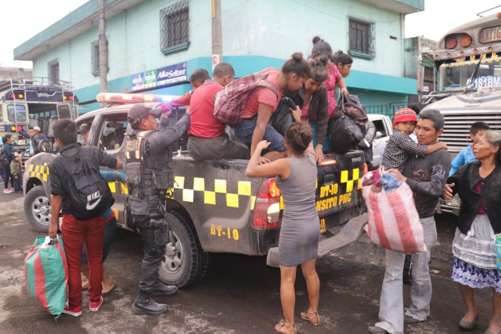 V Guatemale došlo k erupci sopky Volcán de Fuego, tisíce lidí byly evakuovány.