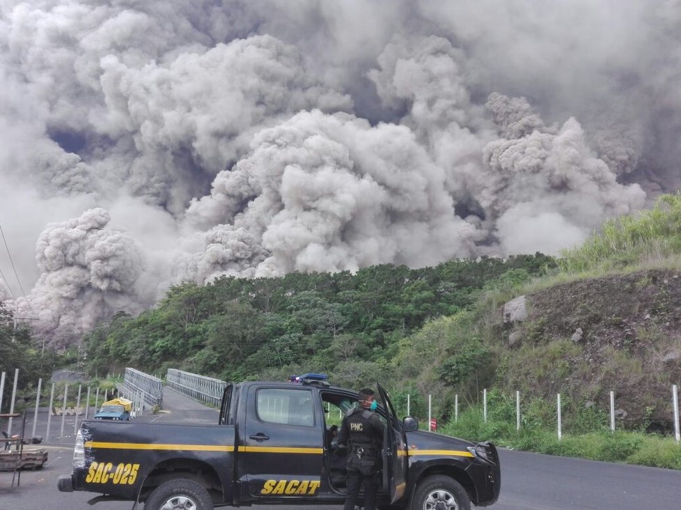 V Guatemale došlo k erupci sopky Volcán de Fuego, tisíce lidí byly evakuovány.
