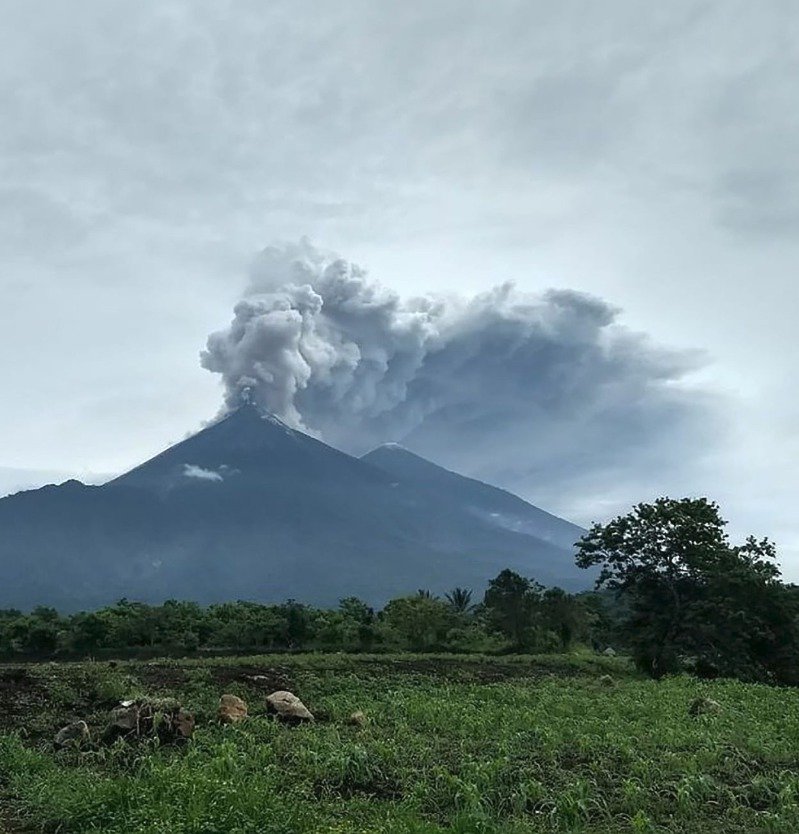 V Guatemale došlo k erupci sopky Volcán de Fuego, tisíce lidí byly evakuovány.