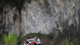 Foto z tragické nehody autobusu v Guatemale: Spadl do 200 metrů hlubokého kaňonu