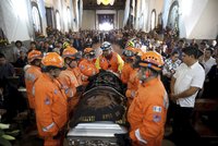 Nejsilnější výbuch sopky za 40 let si vyžádal už 109 životů, záchranáři přerušili pátrání po obětech