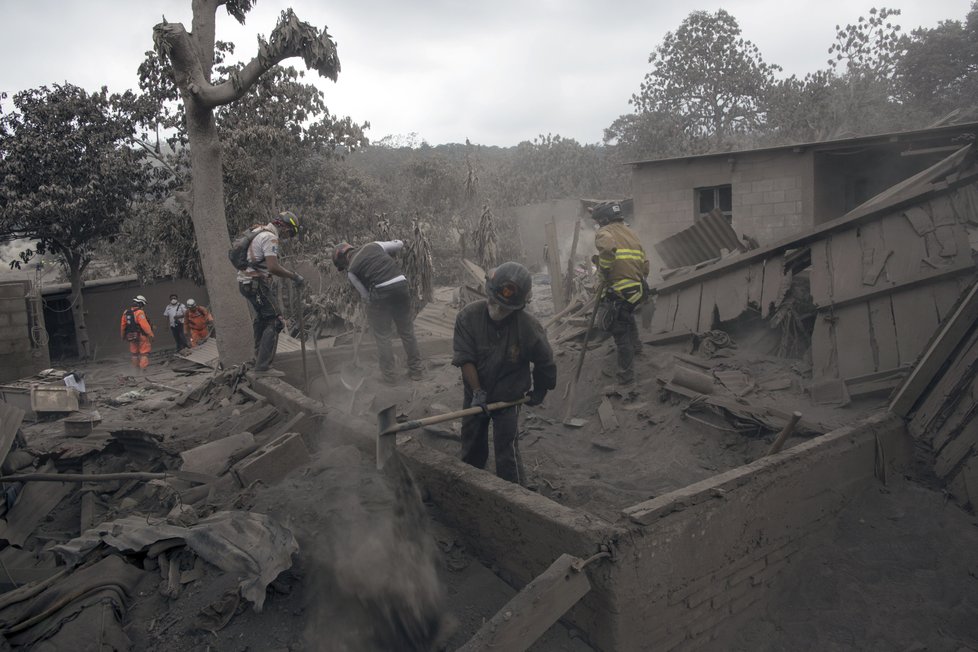 Záchranné akce v Guatemale pokračují.