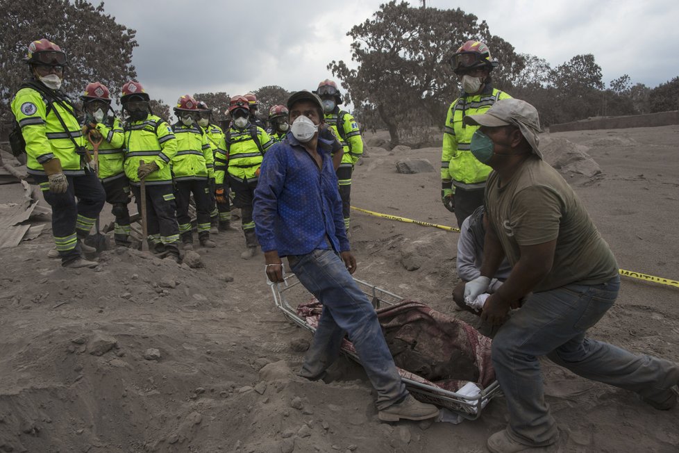 Záchranné akce v Guatemale pokračují.