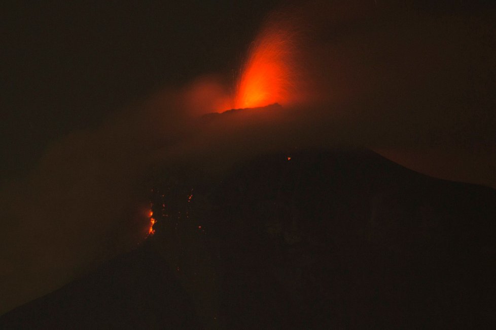 Při nejnovější erupci jedné z nejaktivnějších sopek střední Ameriky už zemřelo 38 lidí