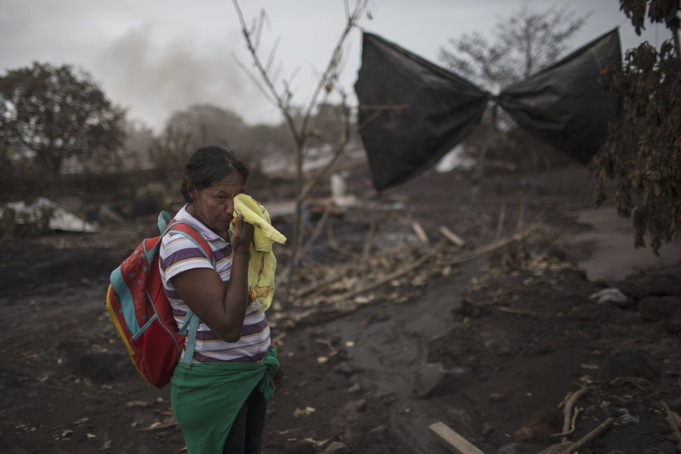 Na Guatemale oficiálně ukončili záchranné akce. Řádění sopky si vyžádalo 110 obětí, 197 lidí zůstává nezvěstných.