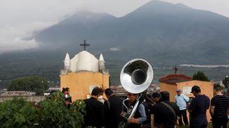 Volcán de Fuego zabíjí dál. Erupce v Guatemale už má přes 70 obětí