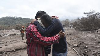 Obrazy guatemalské zkázy. Nejsilnější výbuch sopky za desítky let přinesl zmar a utrpení