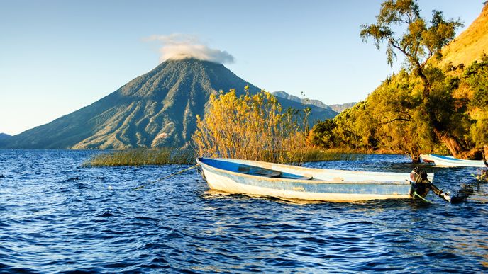 Guatemala: Sopka San Pedro nad jezerem Atitlán