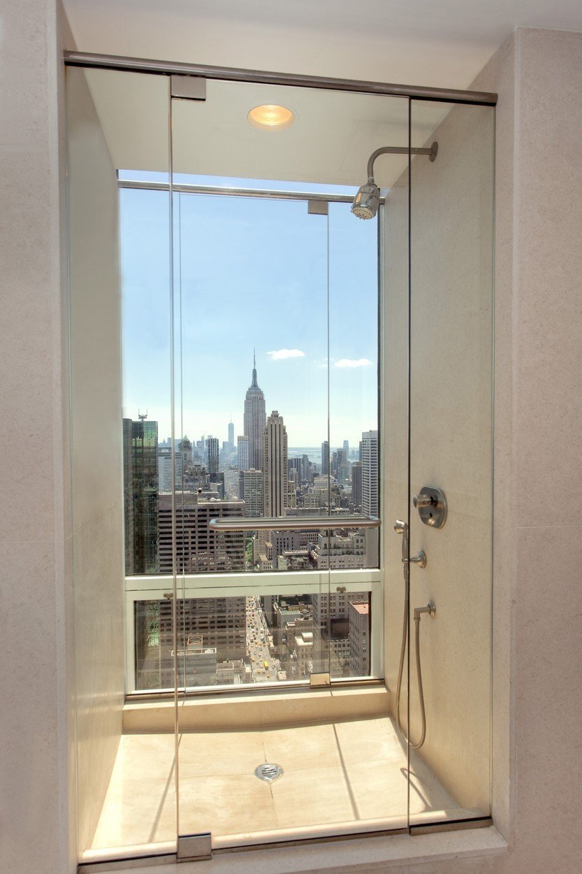 Luxusní sprcha s výhledem na New York