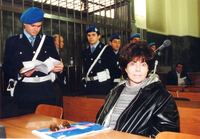 Patrizia Reggiani v soudní síni v roce 1998. Verdikt zněl odnětí svobody na 29 let. Z vězení se nakonec ale dostala již po 18 letech.