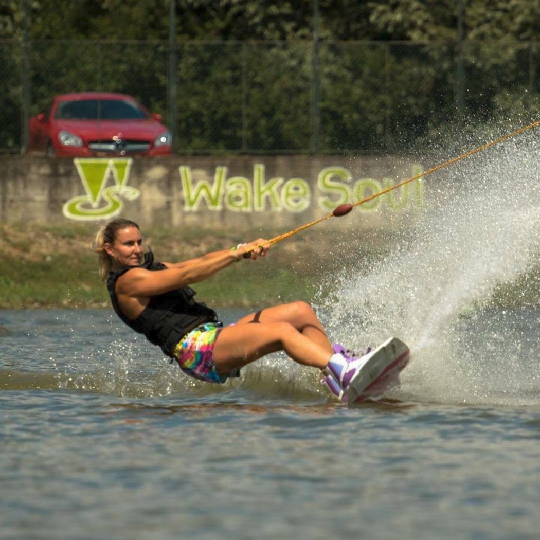 Partnerka Leo Gudase Mirka má slabost pro wakeboard