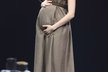 Těhotenské bříško si Karolína vyzkoušela už před rokem při kostýmní zkoušce na muzikál Sibyla - Královna ze Sáby.