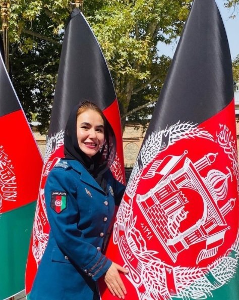 První afghánská policistka Gulafroz Ebtekarová se stala terčem Tálibánu, zmlátili jí zbraněmi a kameny
