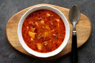 Poctivá gulášovka: Sytá polévka na dva dny, kterou potěšíte i chlapy