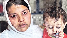 Mladá Afgánka Gulnaz byla znásilněna, odsouzena a ve vězení na podlaze pak porodila.