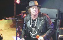 Polámaný Axl z Guns N‘ Roses: Na Bělehrad, děvčata! 