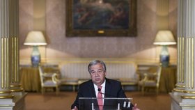 Valné shromáždění OSN jednomyslně schválilo portugalského expremiéra Antónia Guterrese budoucím generálním tajemníkem OSN, funkce se ujme v lednu.