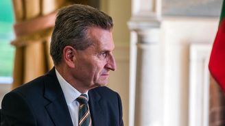 Katalánsko by mělo mít více kompetencí, řekl eurokomisař Oettinger. Za příklad dává Německo