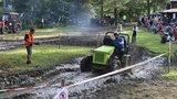 Traktory se brodily bahnem: Z rodinné akce mezinárodní závody!
