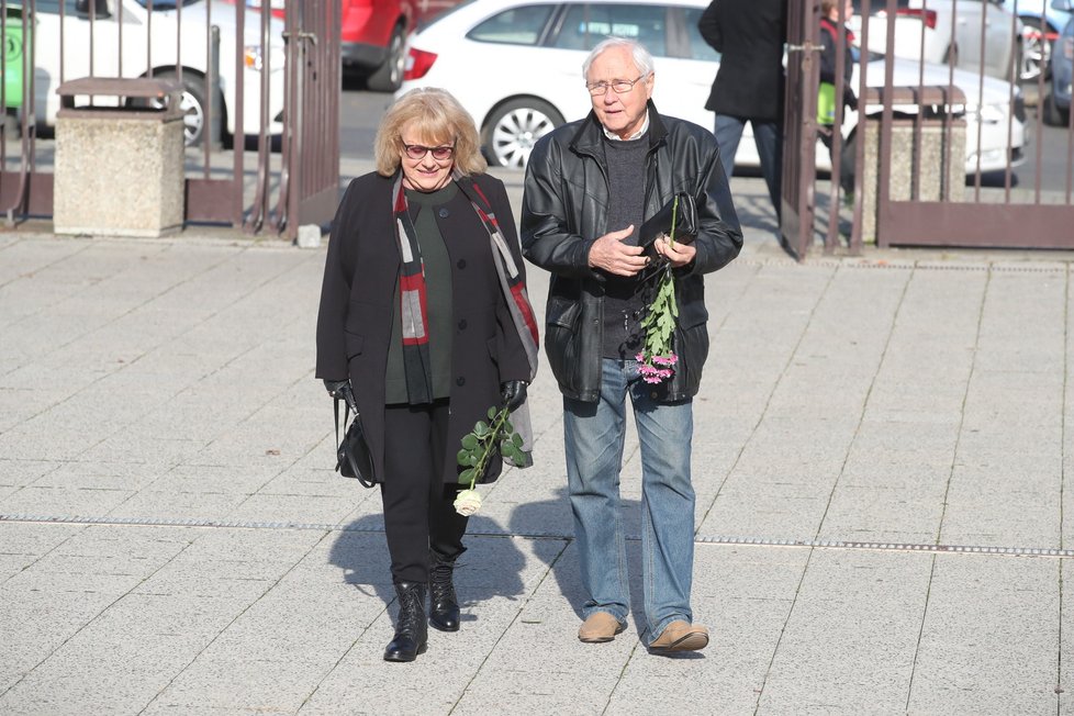 Pohřeb Gustava Oplustila - Iva Hüttnerová a Jaroslav Satoranský