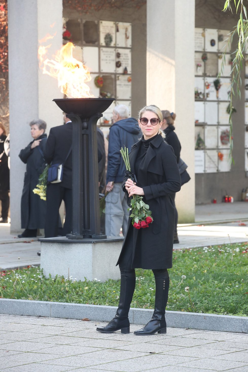 Sabina Laurinová na pohřbu Gustava Oplustila