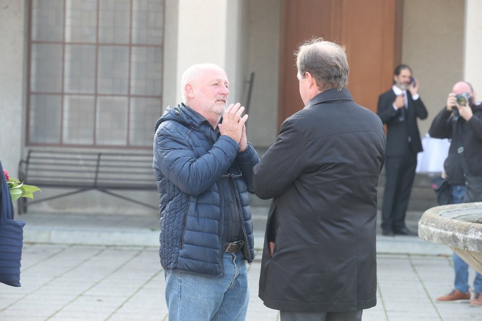 Jiří Balvín a Petr Dvořák na pohřbu Gustava Oplustila