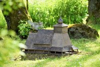 Vyhořelý kostelík v Gutech je i miniaturou: Na modelu v Boheminiu makali vězni